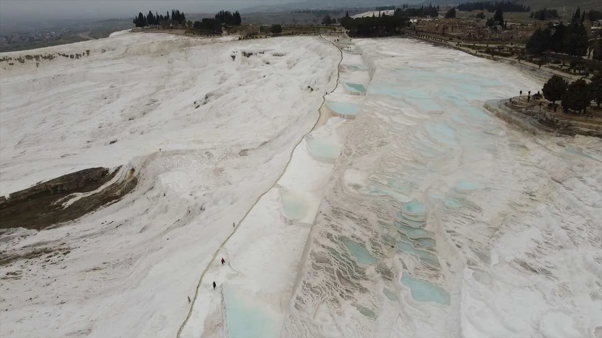 Pamukkale'ye yoğun ilgi... Ziyaretçi sayısı her yıl artıyor - 617