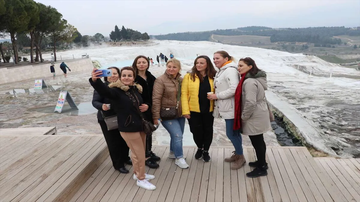 Pamukkale&#039;ye yoğun ilgi... Ziyaretçi sayısı her yıl artıyor