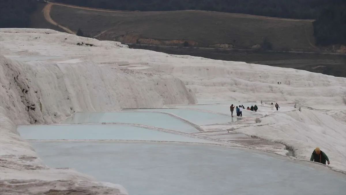 Pamukkale'ye yoğun ilgi... Ziyaretçi sayısı her yıl artıyor - 612