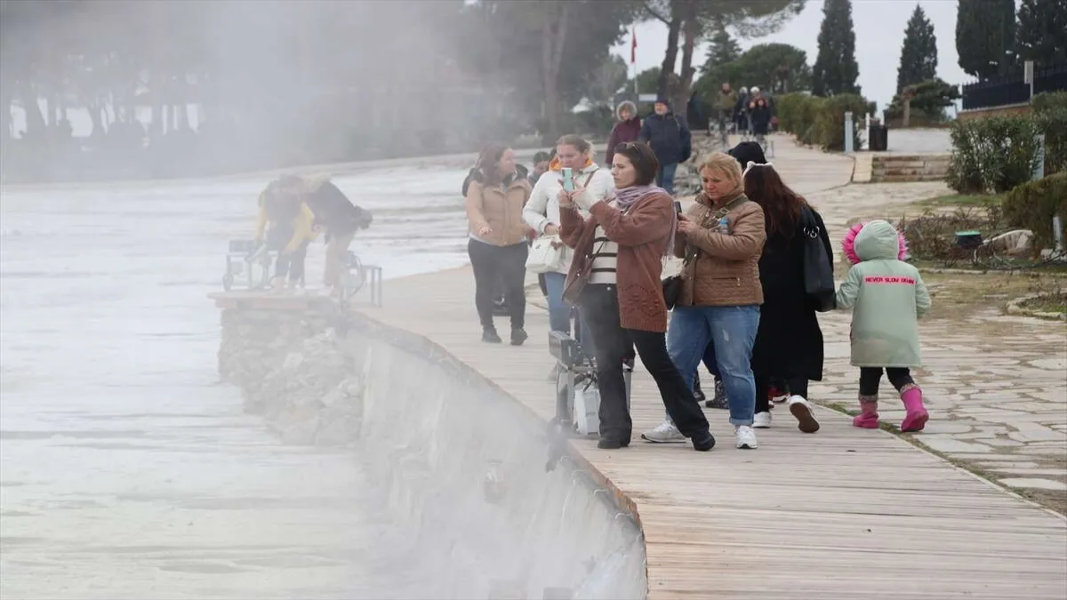 Pamukkale&#039;ye yoğun ilgi... Ziyaretçi sayısı her yıl artıyor