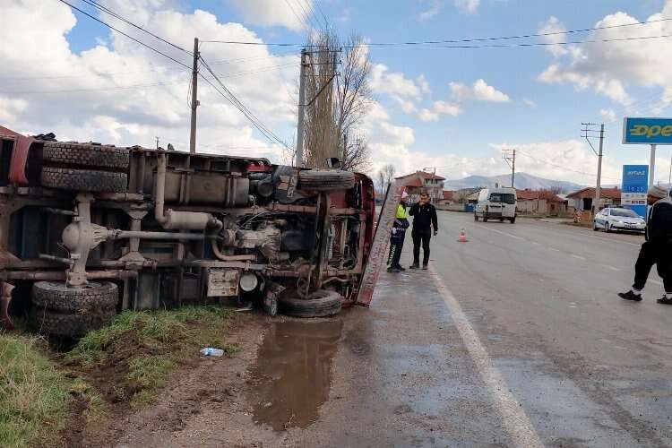 Afyonkarahisar'da kamyonet kazası haberinin görseli