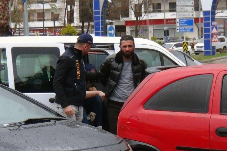 Depremzedeleri, kapora alarak dolandırdı! haberinin görseli
