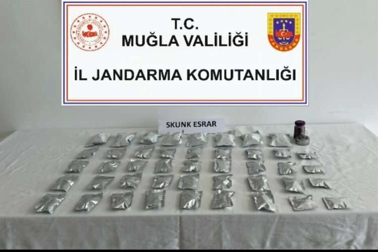 Çantasından 45 parça uyuşturucu çıktı haberinin görseli
