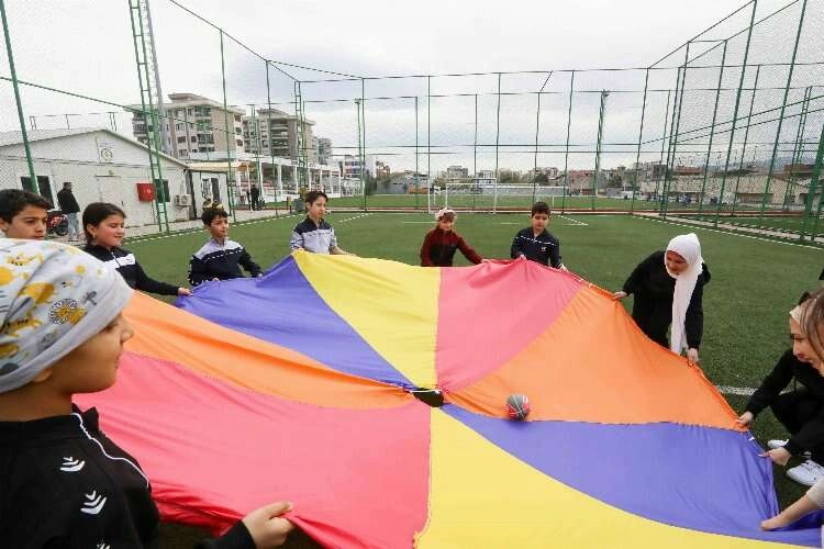 Depremzede çocuklara moral etkinliği düzenlendi haberinin görseli