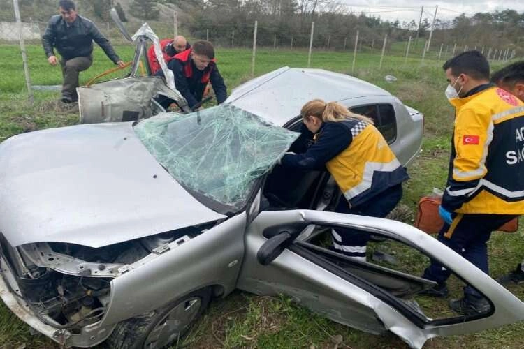 Bolu’da feci kaza:2 ölü 1 yaralı haberinin görseli