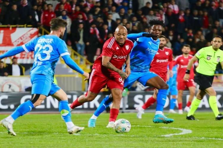 Boluspor evinde mağlup oldu haberinin görseli