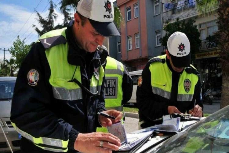 Uşak'ta 18 araç trafikten men edildi haberinin görseli