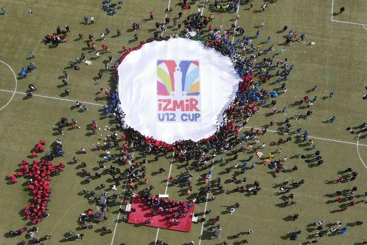 U-12 İzmir Cup büyük çoşkuyla başladı haberinin görseli