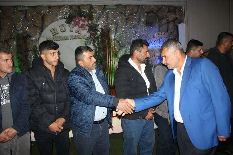 Husumetli aileler barış iftarında buzları eritti haberinin görseli