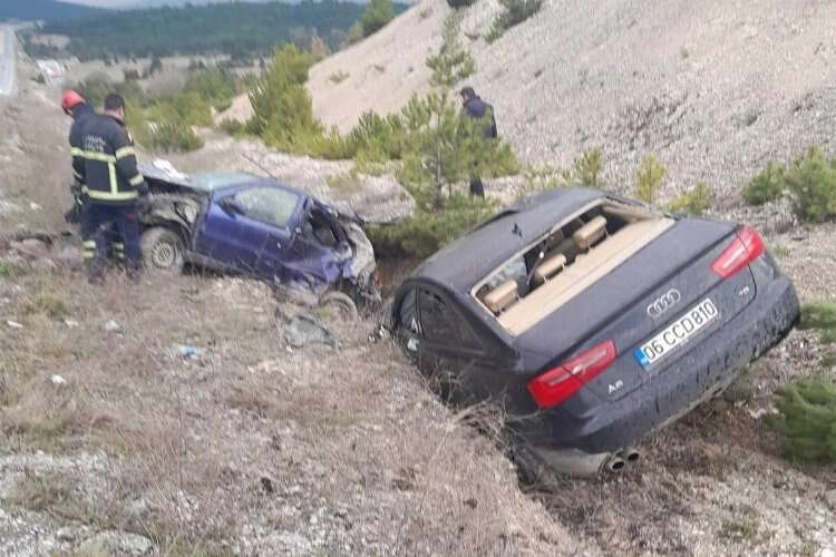 Kütahya'da trafik kazası: 3 yaralı haberinin görseli