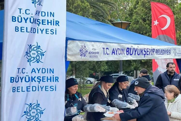 Aydınlılar iftar sofralarında buluşmaya devam ediyor haberinin görseli