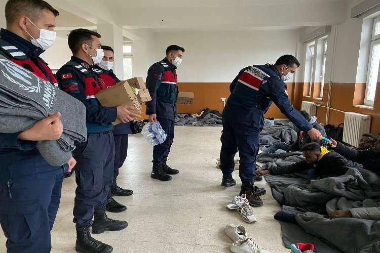 İzmir'de 32 düzensiz göçmen yakalandı haberinin görseli