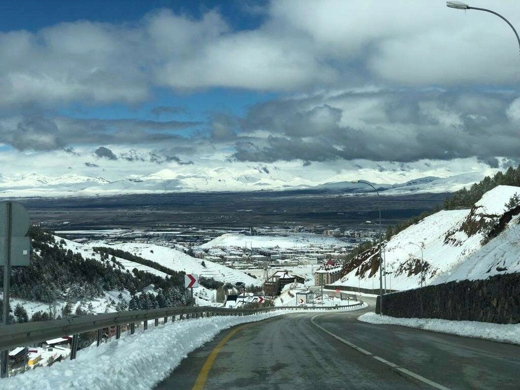 Erzurum'a kış geri geldi