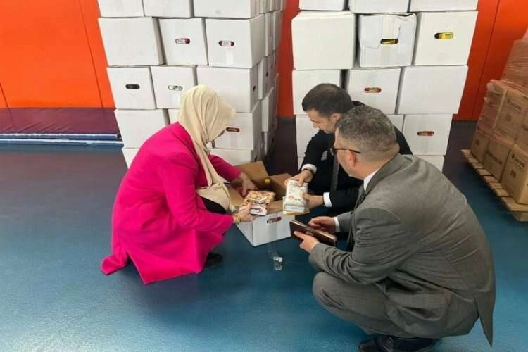 Dernek üyelerinden deprem bölgesine gıda yardımı haberinin görseli