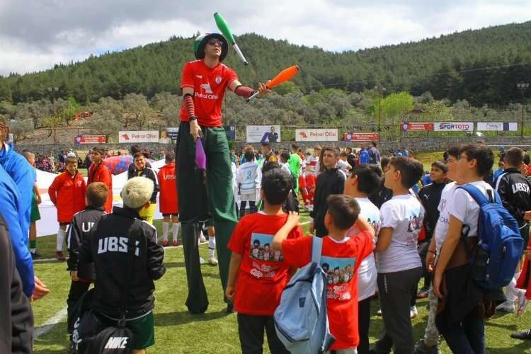 U12 İzmir Cup heyecanı devam ediyor haberinin görseli