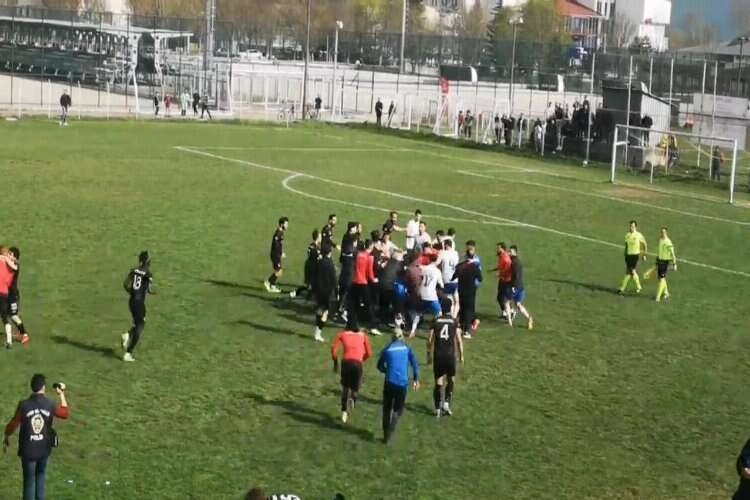 Amatör küme maçında ortalık karıştı haberinin görseli