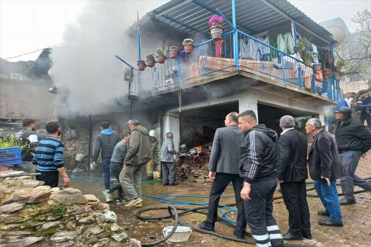 İzmir'in Beydağ ilçesinde yangın haberinin görseli