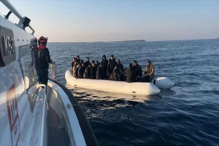 İzmir açıklarında 113 düzensiz göçmen kurtarıldı haberinin görseli