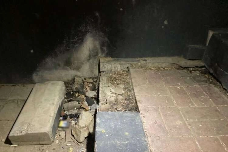 Zifiri karanlık mahalleyi madde bağımlıları mesken tuttu haberinin görseli