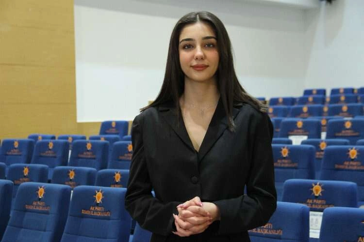 Türkiye'nin en genç milletvekili adayı İzmir'den haberinin görseli