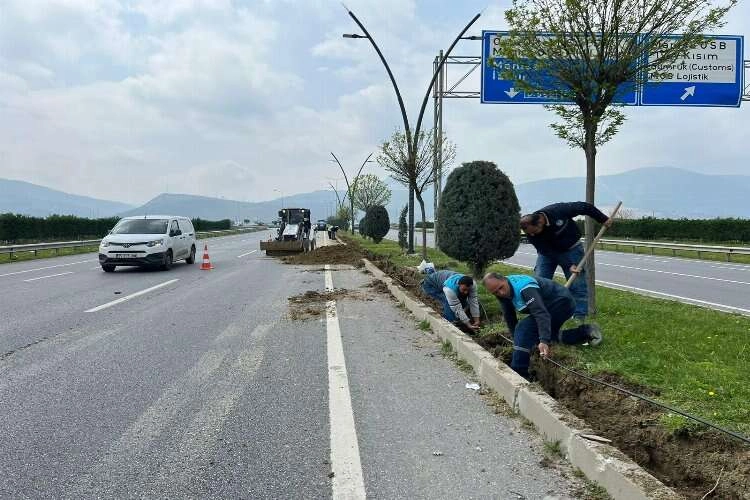 Manisa Belediyesi, çevreyolunda aydınlatma çalışmalarına başlandı haberinin görseli