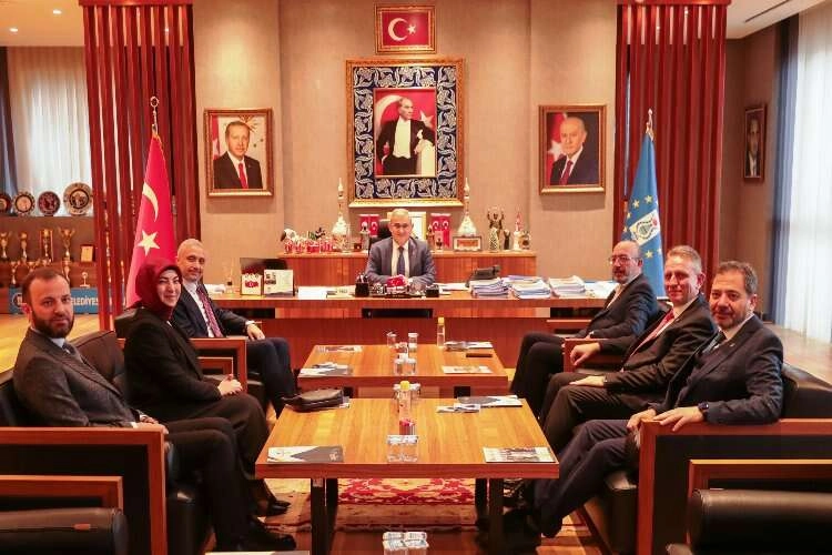 Kütahya'da Başkan Işık, milletvekili adaylarını ağırladı haberinin görseli