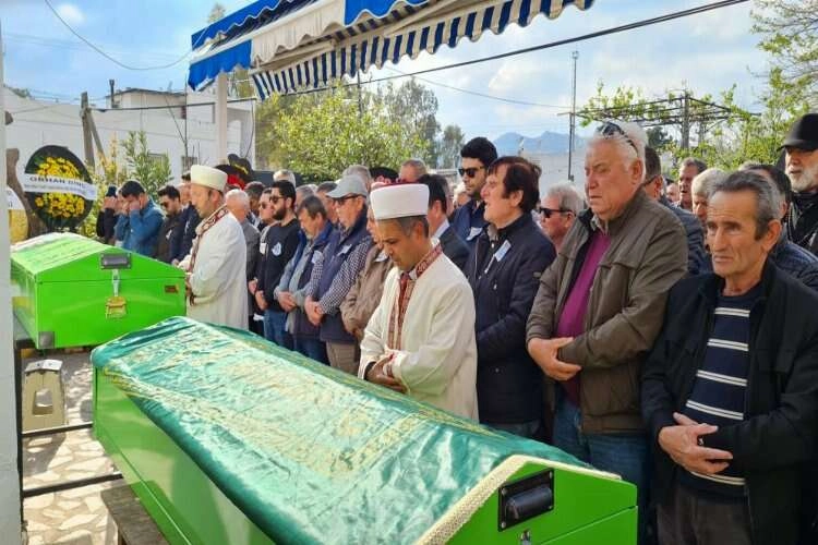 Muğla’da kavgada ölen anne ve oğlu toprağa verildi haberinin görseli