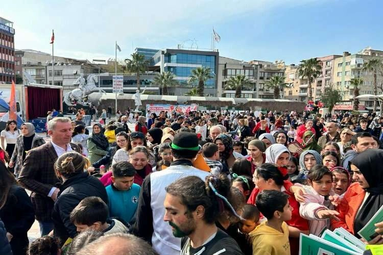 İzmir Büyükşehir’den çocuklara 23 Nisan coşkusu haberinin görseli