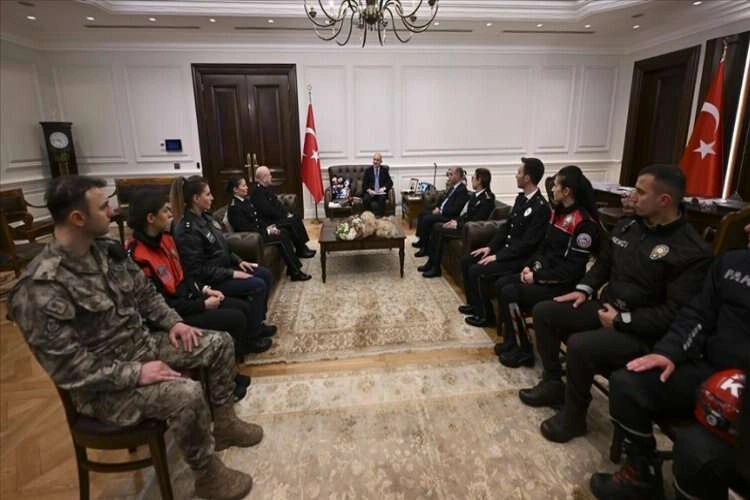 Bakan Soylu, emniyet personeli ile bir araya geldi haberinin görseli