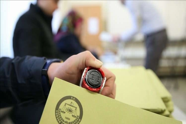 Seçimde 13 siyasi parti tek başına, diğerleri ittifak çatısında yarışacak haberinin görseli