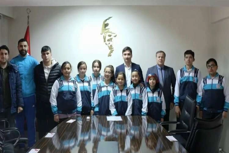 Kütahya'da dereceye giren öğrenciler ödüllendirildi haberinin görseli