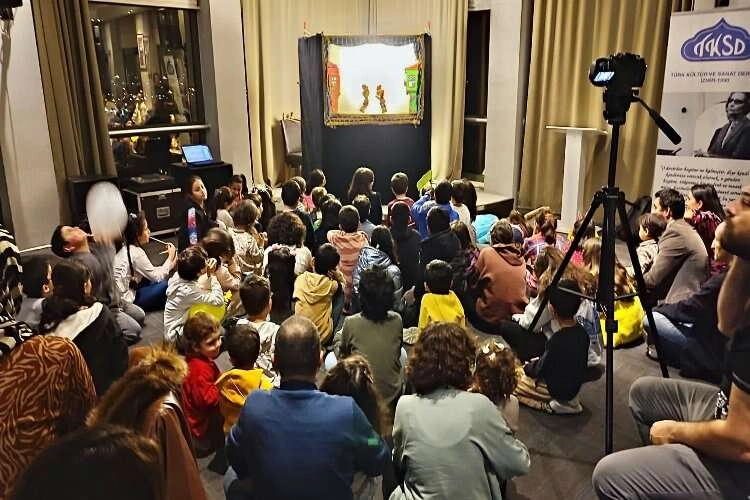 Depremzede çocuklara çocuk iftarı haberinin görseli