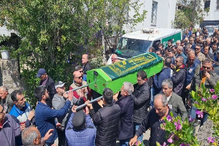 Önce annesi sonra oğlu toprağa verildi haberinin görseli