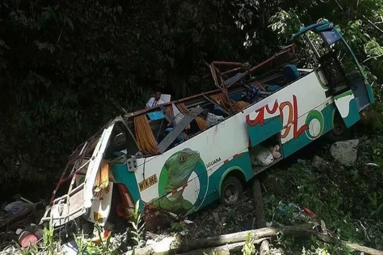 Peru'da katliam gibi kaza: 10 ölü 25 yaralı haberinin görseli