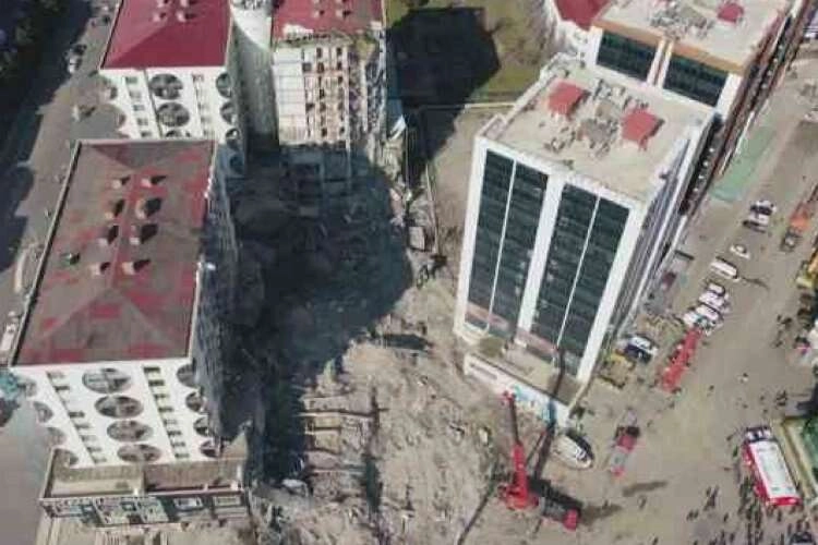 Diyarbakır'da 89 kişiye mezar olan Galeria Sitesi'nin… haberinin görseli