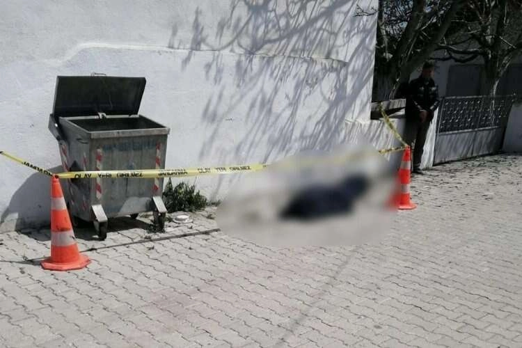 Yolda yürürken fenalaşan vatandaş yaşamını yitirdi haberinin görseli