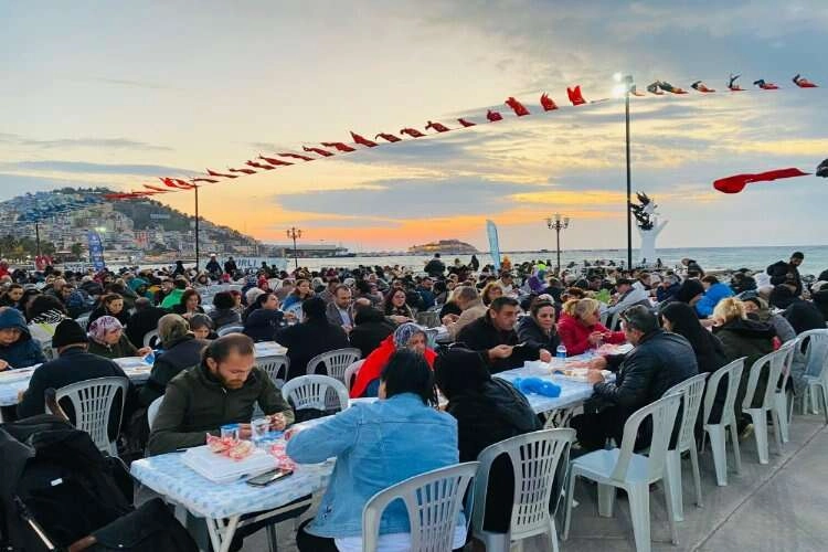 Aydın'da iftar sofraları devam ediyor haberinin görseli