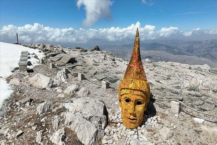 Depreme rağmen hala ayakta... Ziyaretçilerini bekliyor haberinin görseli