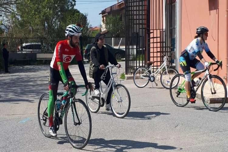 Urla'da pedallar otizm için çevrildi haberinin görseli