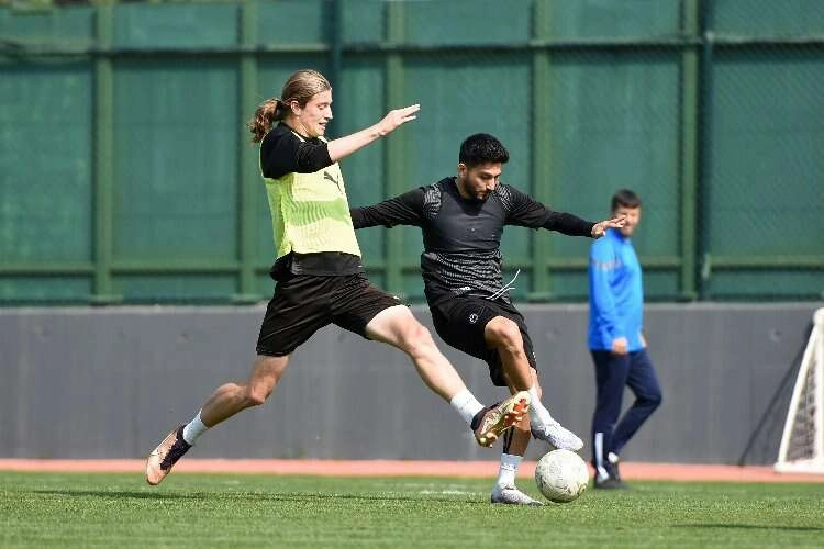 Manisa FK, deplasman için çalışıyor haberinin görseli