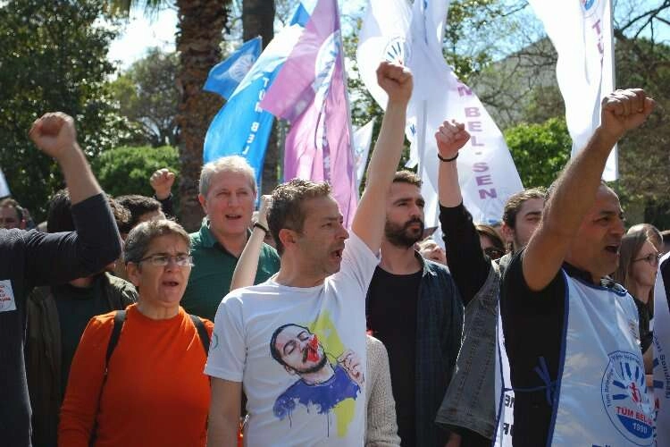 İrfan Değirmenci, Büyükşehir çalışanlarıyla birlikte yürüdü haberinin görseli