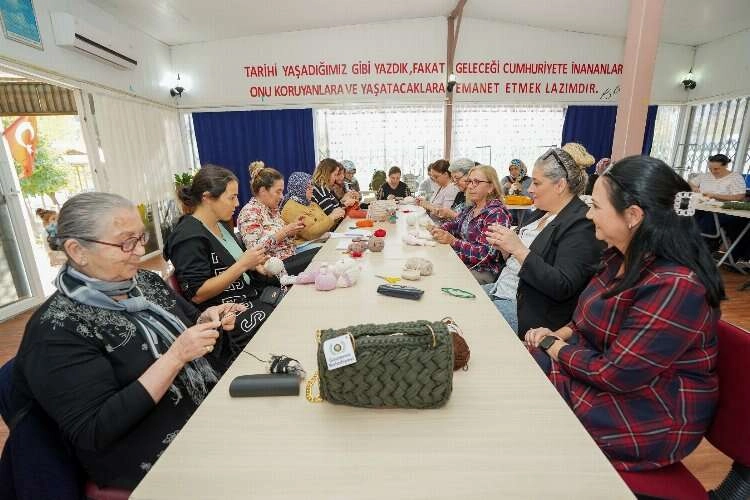 Gaziemir'de zorluklar dayanışmayla aşılıyor haberinin görseli