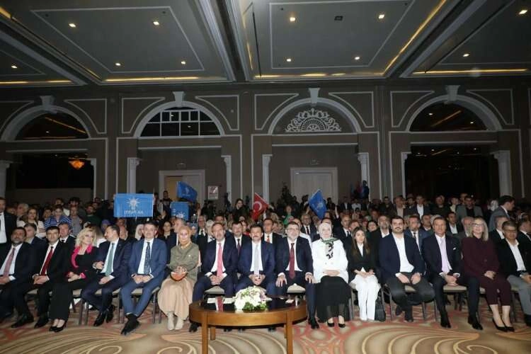AK Parti’nin İzmir adayları vitrinde… CHP’ye yayılım ateşi haberinin görseli