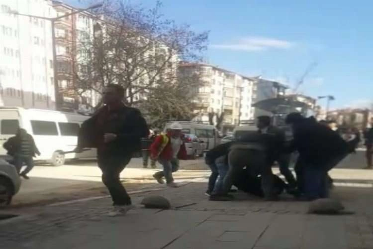Yol verme kavgasında sopalarla darp edildi haberinin görseli