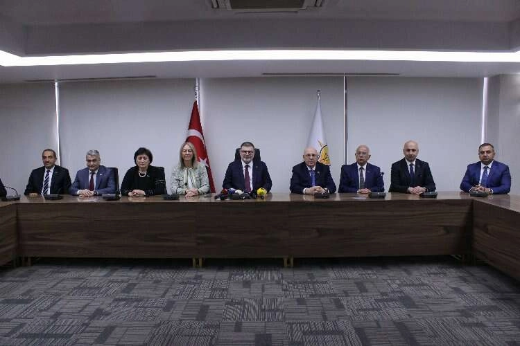 Azerbaycan heyetinden AK Parti İzmir çıkarması haberinin görseli
