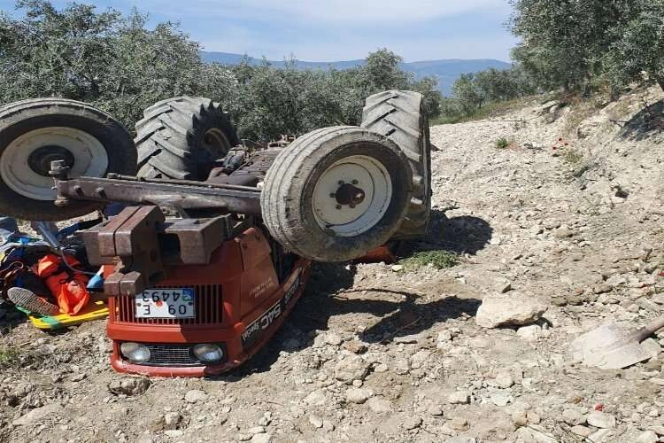 Traktörüyle çift sürerken altında kaldı haberinin görseli