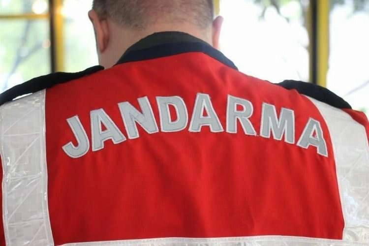 Araması bulunan şahısları  jandarma yakaladı haberinin görseli