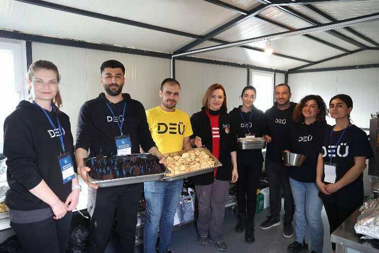 DEÜ'den Malatya'ya yardım köprüsü haberinin görseli