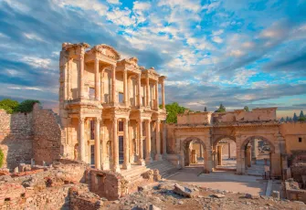 İzmir'de gezilmesi gereken 5 antik kent galerisinin önkapak görseli