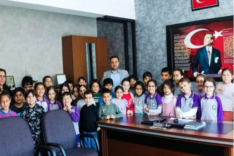 Depremzede okullar için kumbaralarını açtılar haberinin görseli